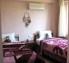 twinbedroom2006small.jpg